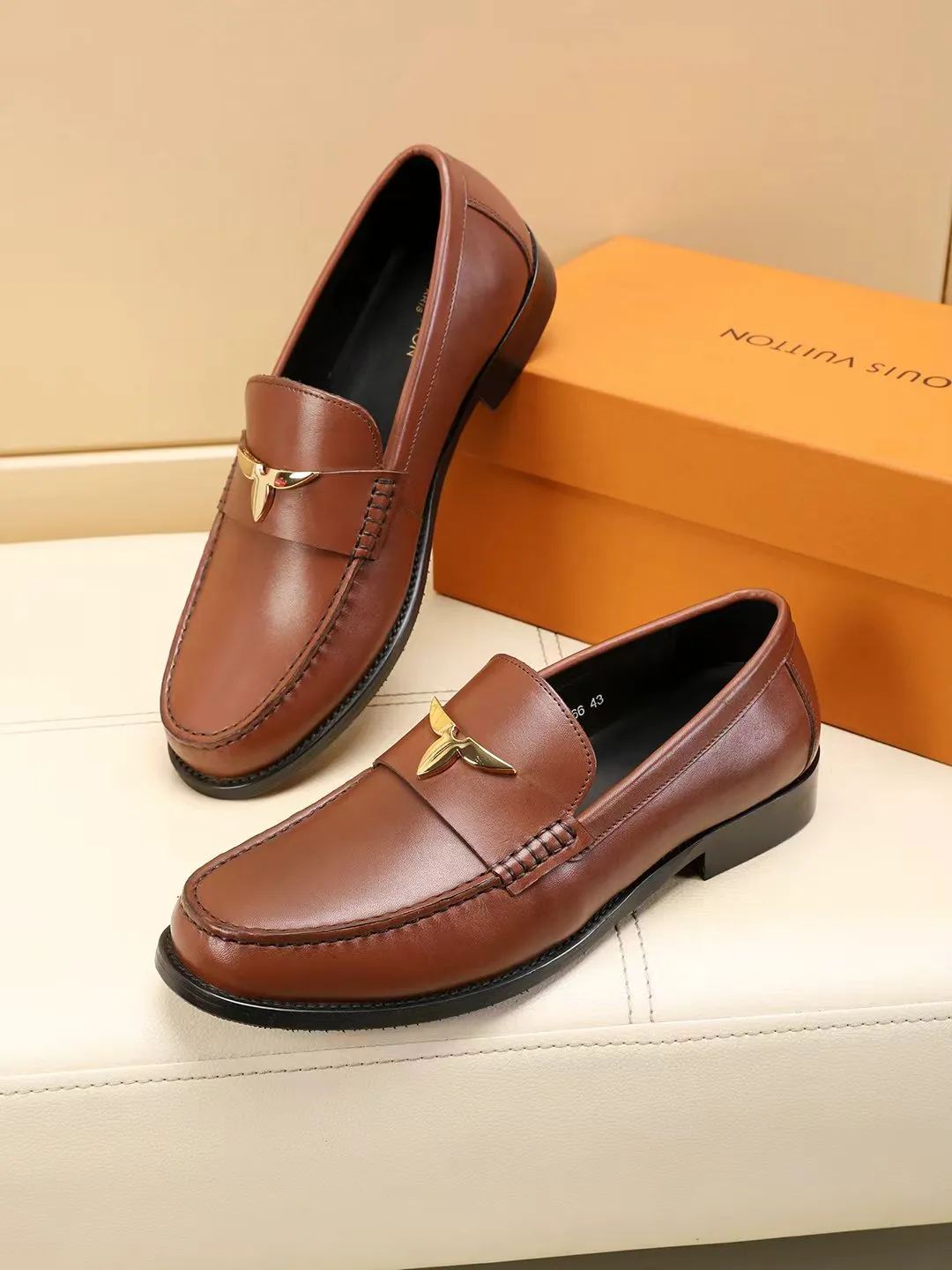 Men's shoes 440 💰 Louis Vuitton LV ® 🆕 model 🔛Full shoe counter, first layer cowhide, 🐂leather lined casual shoes for men, super soft outsole, essential for driving. Synchronized with the counter, original first layer cowhide, completely 1:1 mold customization🌹top version, color optional! Number: 39-44 (customized at 38.45.46)